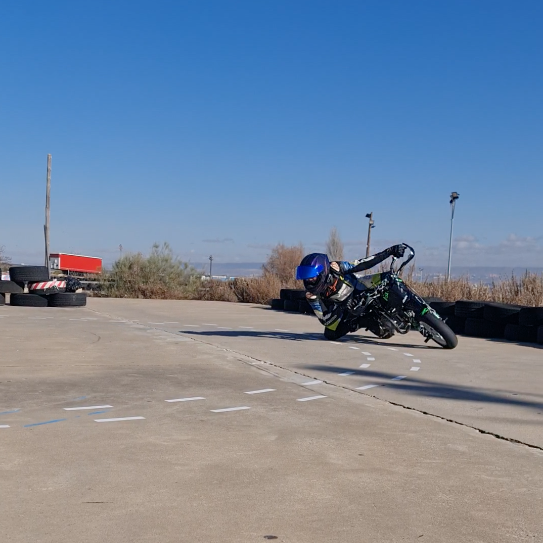 entrenamiento zona tecnica moto en apoyo antes del low side