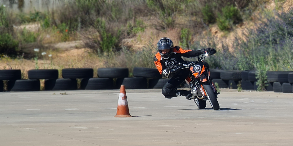 Cursos de motociclismo en escuela para adultos Madrid y Guadalajara