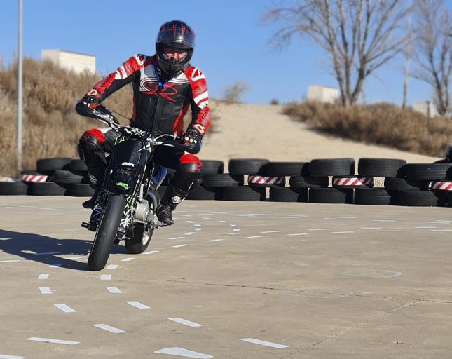 Curso de conduccion segura en moto pit bike madrid guadalajara
