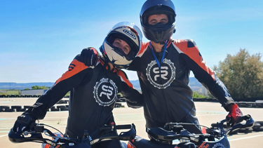 alumnos disfrutando de una experiencia de curso de moto regalo en spanish riders